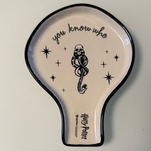 ⚡️🖤 Rae Dunn x Harry Potter ‘You Know Who’ Spoon Rest - NWT